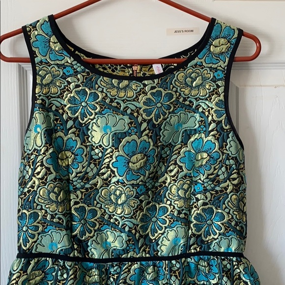 Formal dress - Picture 2 of 6